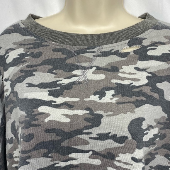 Rue + Distressed Camouflage Sweatshirt 1X Gray Black Crew Neck Long Sleeves - Picture 2 of 16